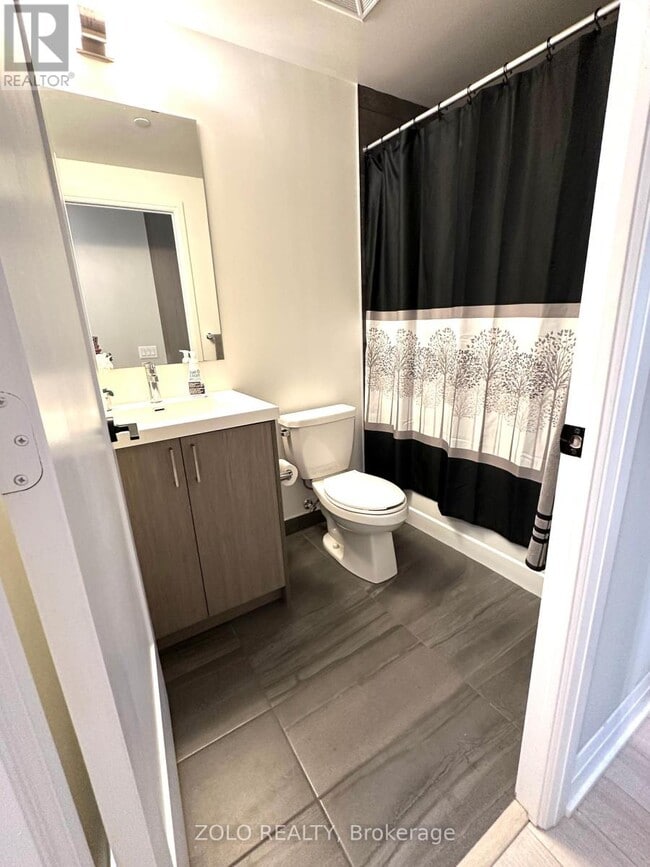 Photo du bâtiment - 60 George Butchart Dr