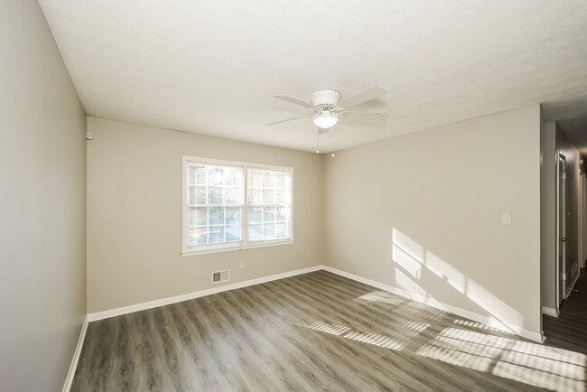 Building Photo - 6868 Maddox Rd