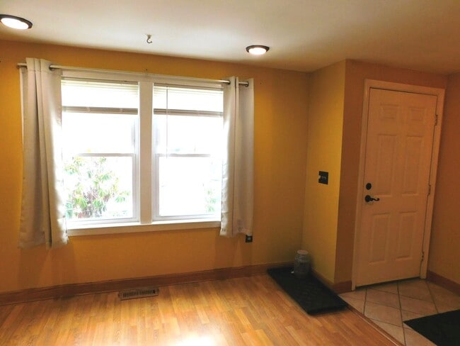 Building Photo - 3 Floor Condo Located In Country Setting -...