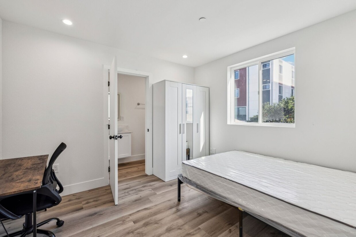 Foto del edificio - 3437 S Catalina St