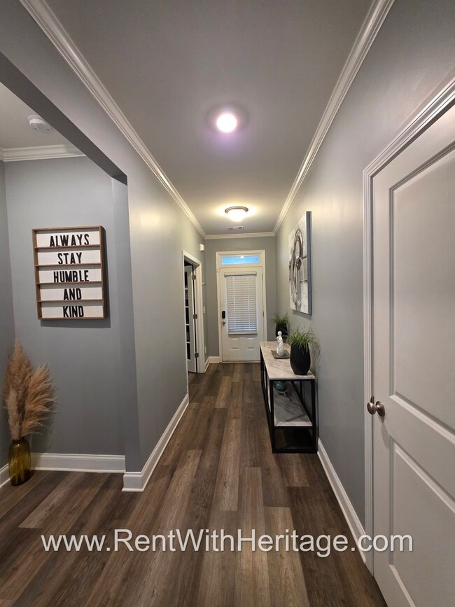 Foto del edificio - Amazing 5 Bedroom/ 3 Bath Home in Sweetwater, a Swim Tennis Community/ Attention to Detail / Grea...