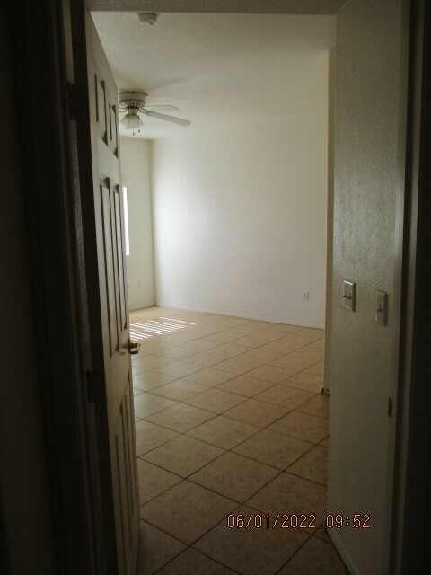 Building Photo - 400 Pine Haven St