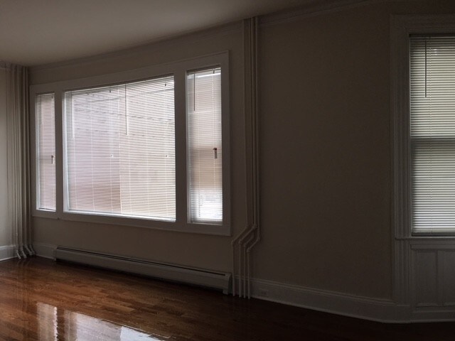 Building Photo - 112 Bowers St