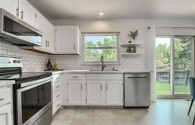 Cocina - 8157 W 93rd Way