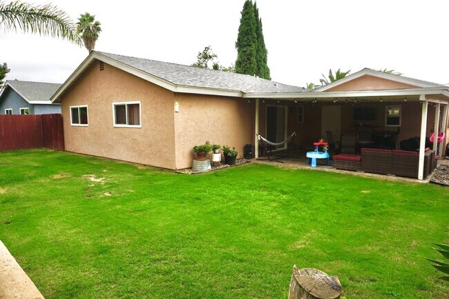 Building Photo - Quaint Four Bed/ Two Bath in Oceanside