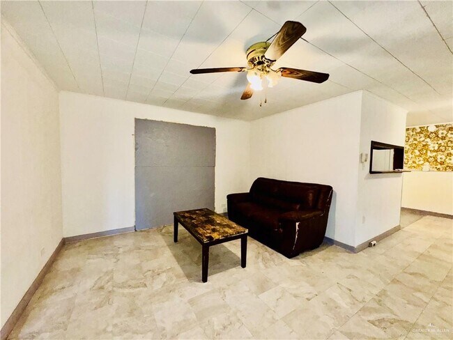 Foto del edificio - 13 Redwood Ave