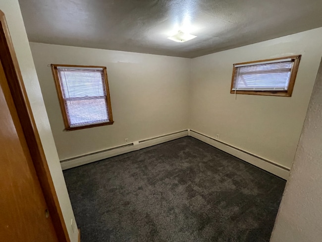 Foto del edificio - 616 Ivy Ave E