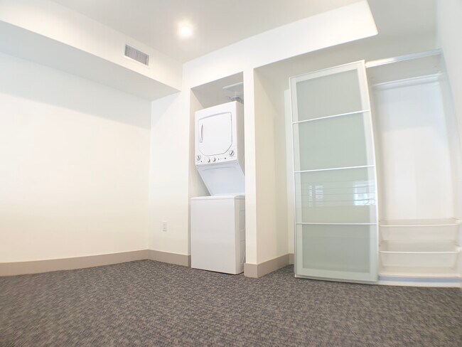Foto del edificio - 1037 S Hobart Blvd