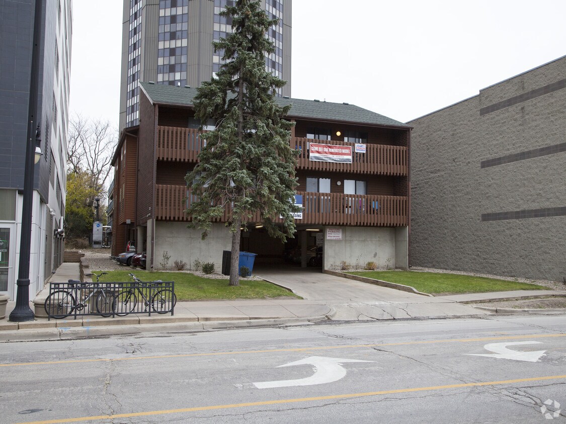 UIUC Campustown 305 E Green Apartments Champaign, IL