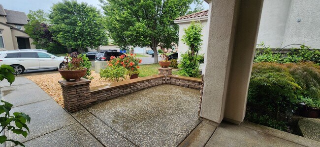 Foto del edificio - Beautiful 4 Bedroom Home in Elk Grove