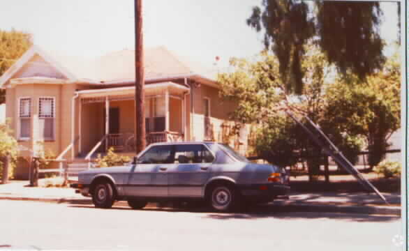 Building Photo - 522 Maple St