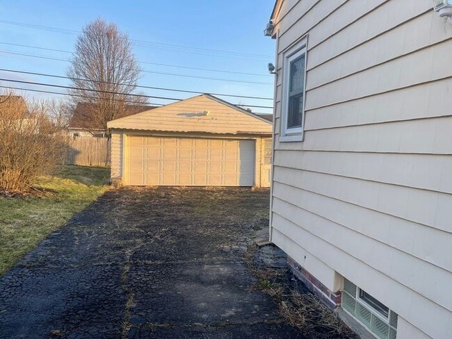 Building Photo - 15717 Northwood Ave