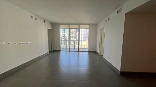 Building Photo - 1300 Brickell Bay Dr