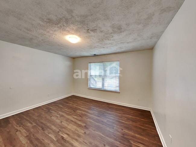 Building Photo - 4238 Zephyrhills Dr