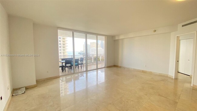 Foto del edificio - 901 Brickell Key Blvd