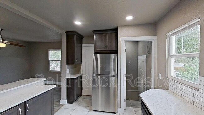 Foto del edificio - 745 N Walnut St
