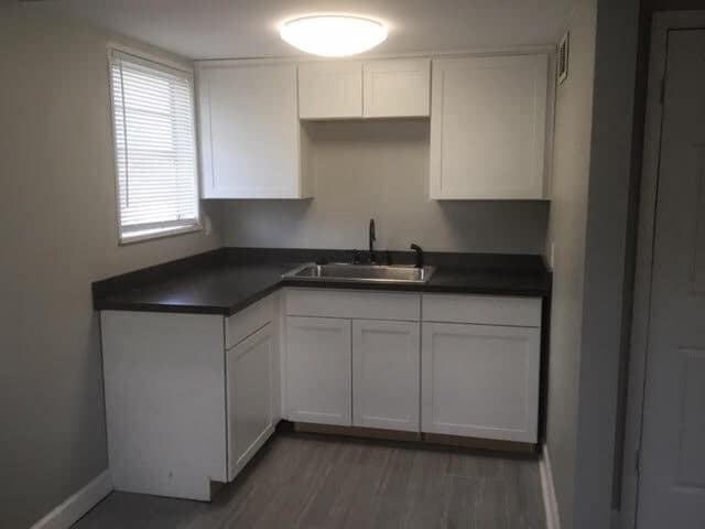 Building Photo - Newly Renovated Townhome!!