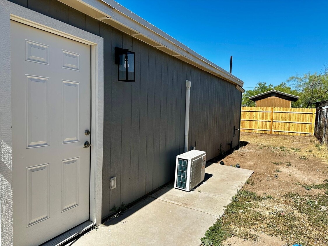 Primary Photo - Beautiful Remodeled Studio With Private Ba...