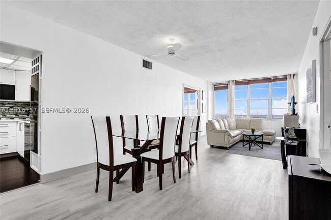 Foto del edificio - 3725 S Ocean Dr