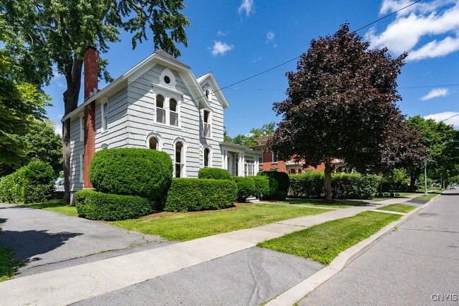 Building Photo - 160 Ten Eyck St