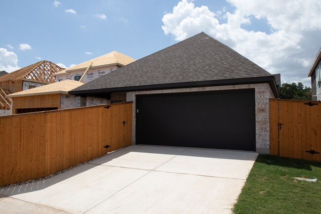 Building Photo - 916 Azul Lagoon Dr