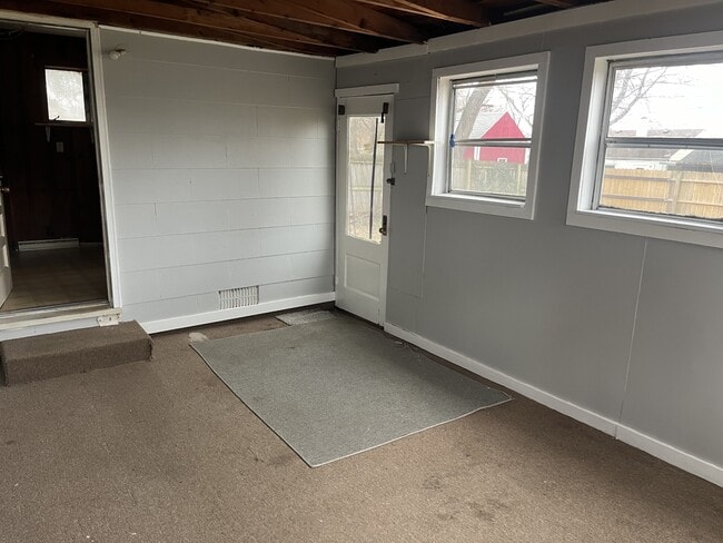 Foto del edificio - 2424 Van Buren Ave