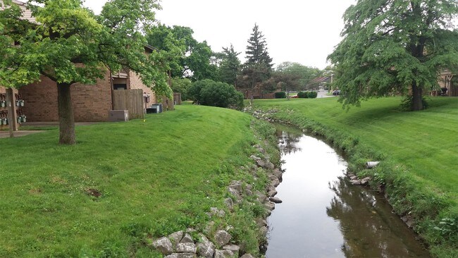 Building Photo - 919 Forest Creek Dr W
