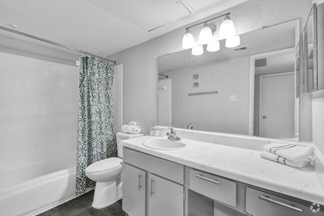 2BR, 2BA - 897SF - Bathroom - Preserve at Westchase