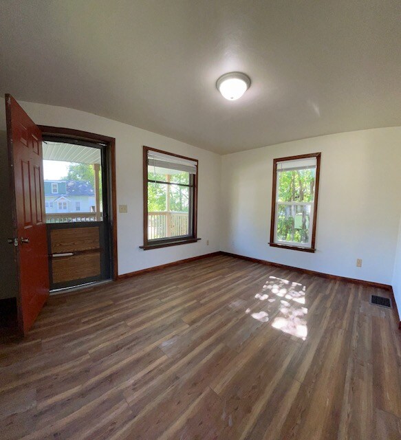 Building Photo - 503 Middle St