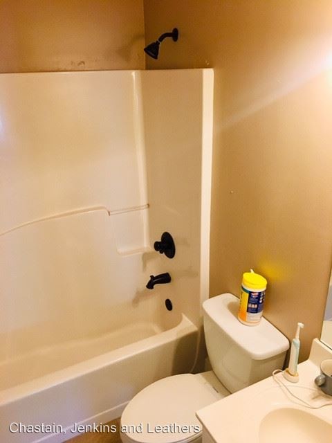Building Photo - 4 br, 2.5 bath House - 135 Idlewilde Drive