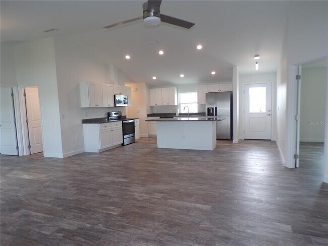 Foto del edificio - 3308 Port Charlotte Blvd