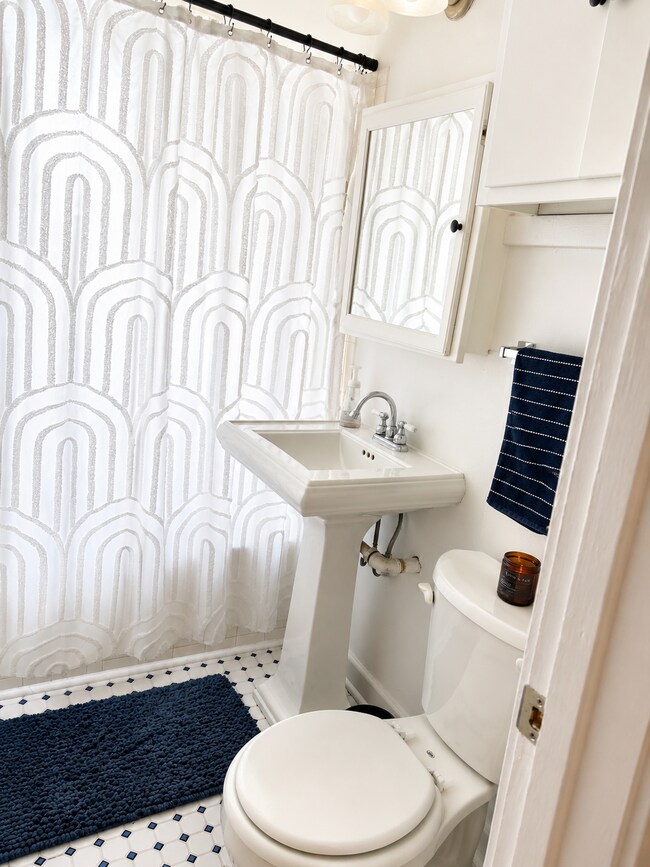 Baño - 3857 E Martin Ave