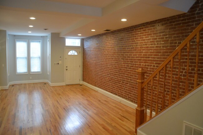 Sala de estar - 727 11th St NE