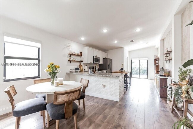 Foto del edificio - 944 NW 64th St