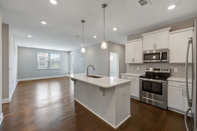 Building Photo - 4000 Shadow Green Dr