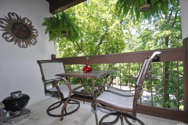 Foto del edificio - 301 Kings Row Dr