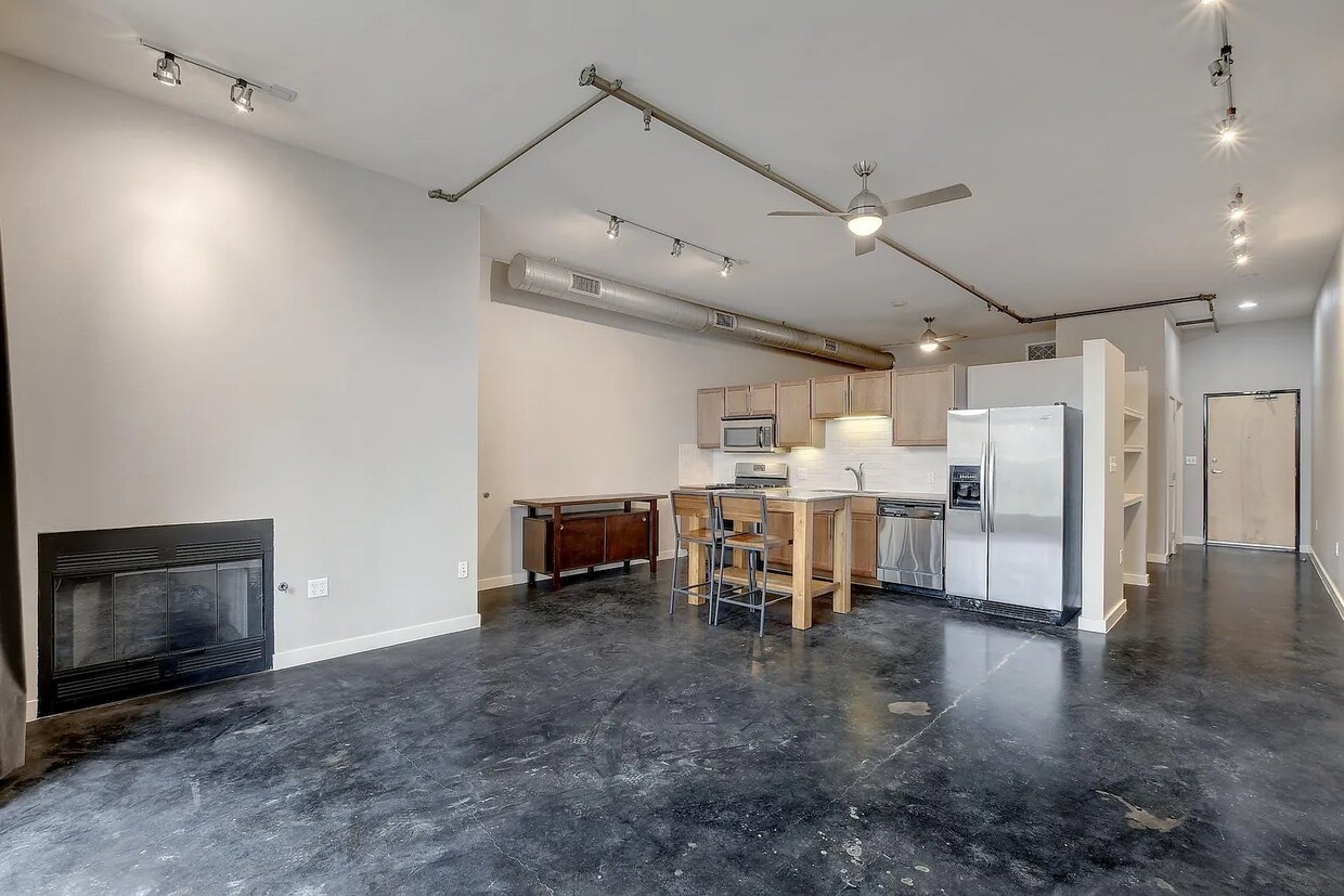 Primary Photo - 1601 E Cesar Chavez St