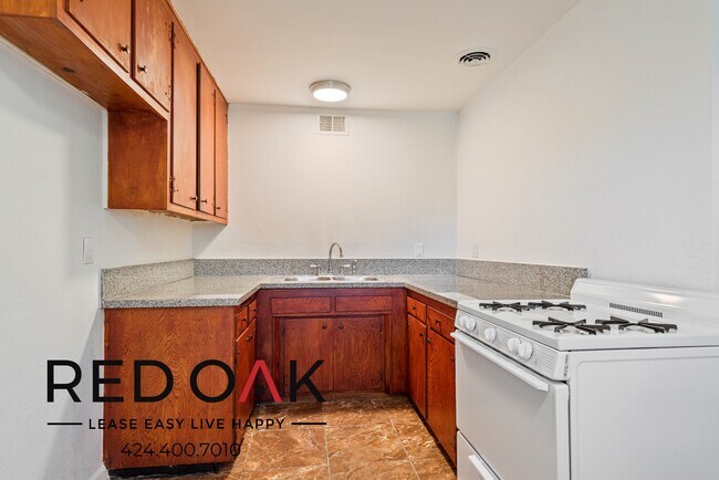 Foto del edificio - 6 Weeks Free, Look & Lease Special! Bright...