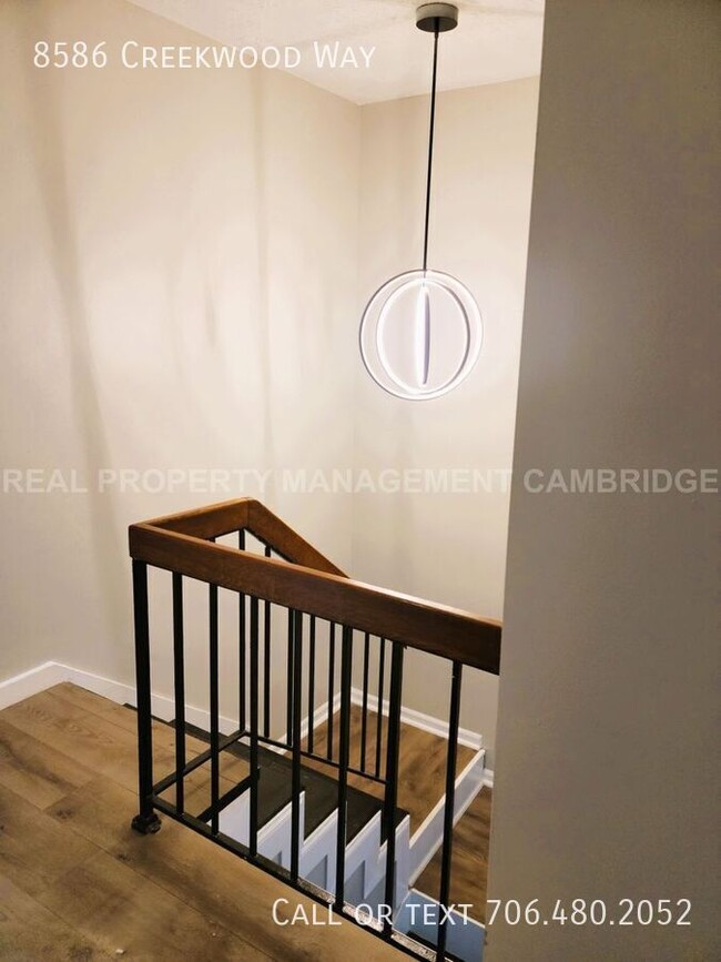 Foto del edificio - 8586 Creekwood Way