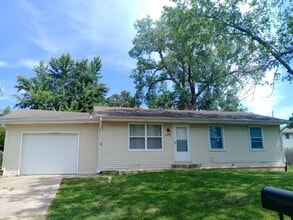 Building Photo - 2504 Glenn Dr