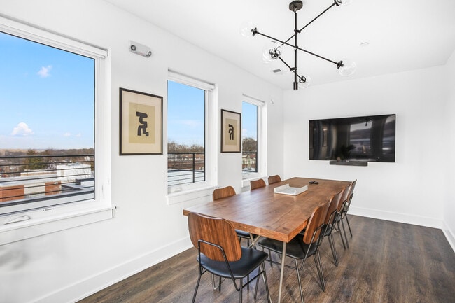 Photo - Perry (Furnished Rooms) Apartments