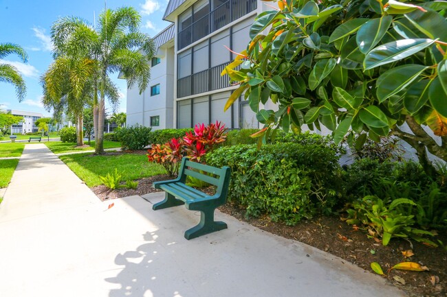 Building Photo - ***HIDDEN LAKE AT PARK SHORE***2/2 OFF-SEA...