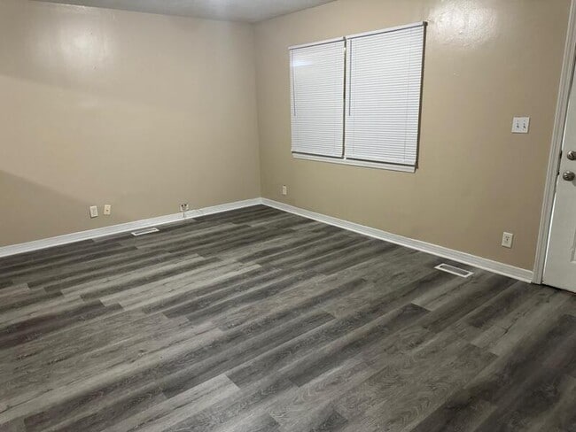 Building Photo - 9507 E 39th Pl