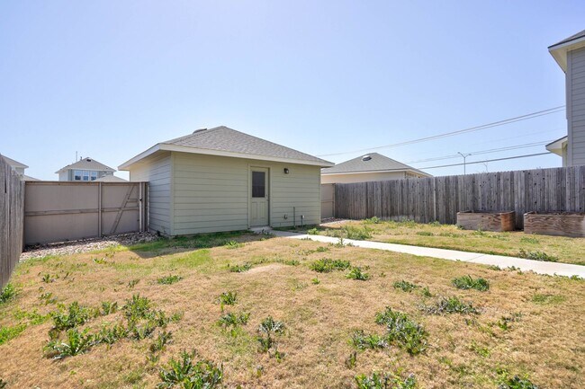 Building Photo - Charming 3-Bed, 2.5-Bath Home with Spaciou...