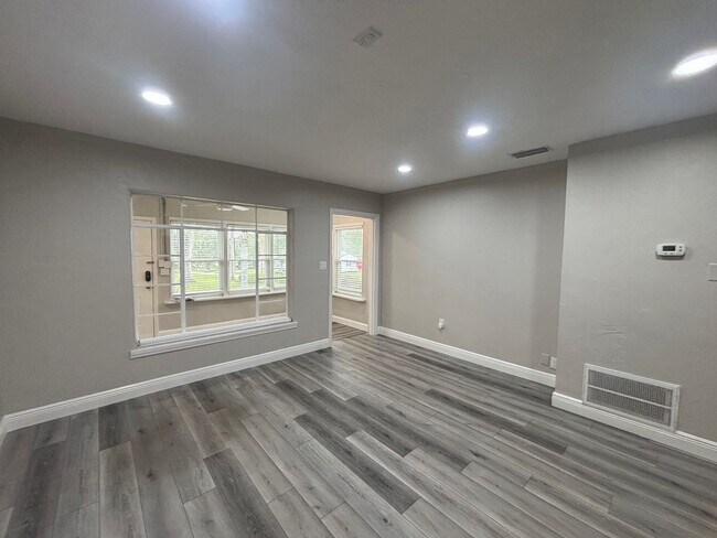 Foto del edificio - 2/1 duplex - Great Location near downtown