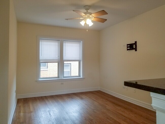 Foto del edificio - 3810 N Sheffield Ave