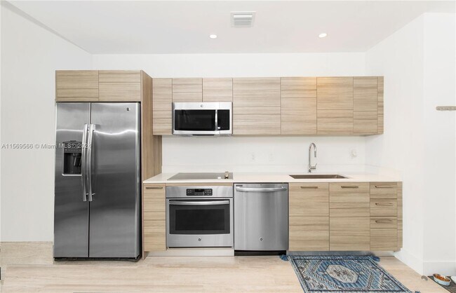 Foto del edificio - 121 NE 34th St