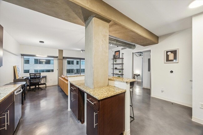 Building Photo - 800 Brazos St