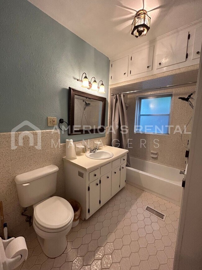 Building Photo - Partially furnished home in the heart of P...