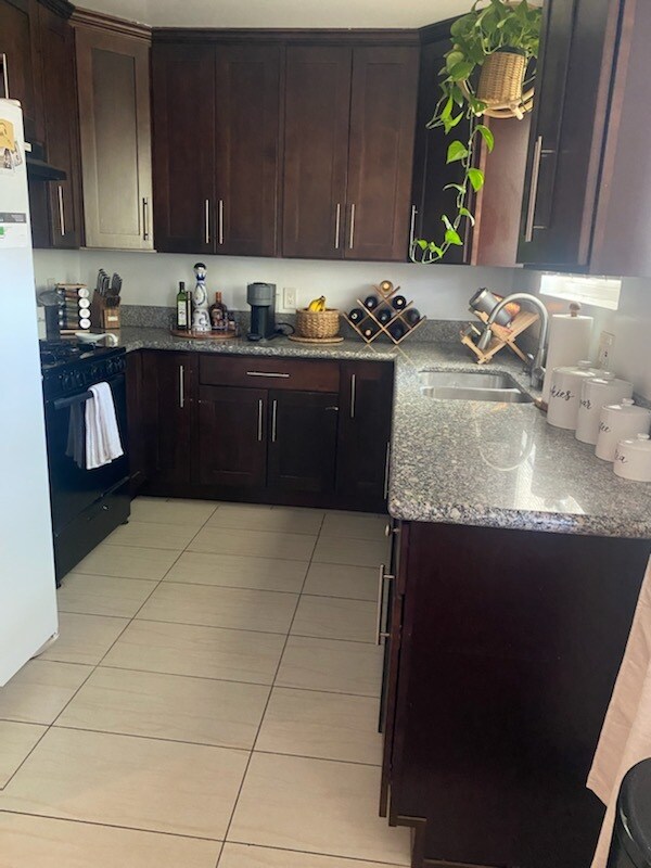 Foto del edificio - 4824 Hazeltine Ave